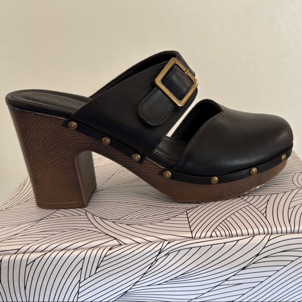 Stylish Black Leather Women's Clogs